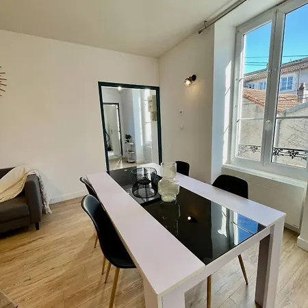 L'appart Du Bourg Appartamento Lussac-les-Châteaux